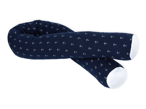 Rouleau de table à langer en mousseline bleu foncé avec des ancres