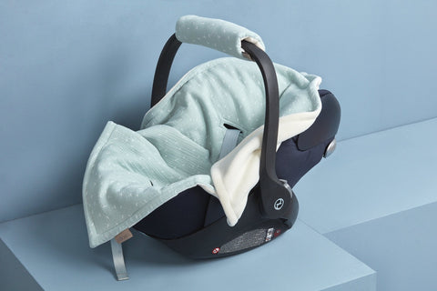 Babydecke für Babyschale Winter aus weiß bedrucktem Musselin – Musselin mint Pusteblumen, Anwendung
