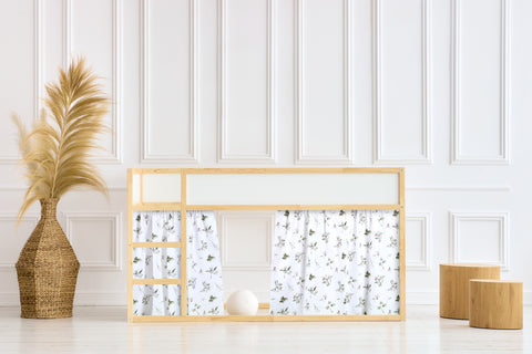 Ensemble de rideaux pour lit mezzanine 2+1 en mousseline, branches vertes et rouges sur fond blanc, adapté pour lit Kura