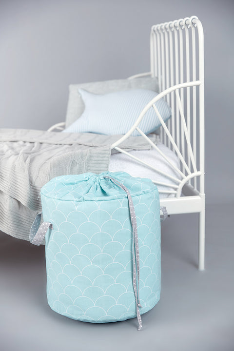 Panier à jouets demi-cercles blanc sur pastel menthe