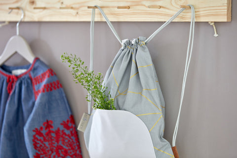 Sac cordon lignes dorées sur gris