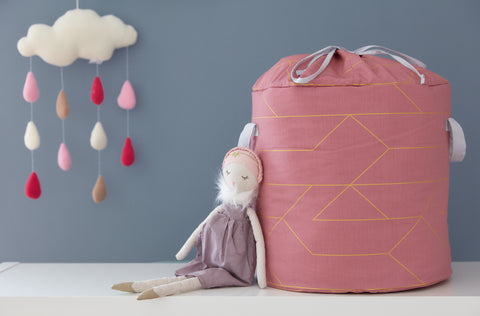 Panier à jouets lignes dorées sur rose