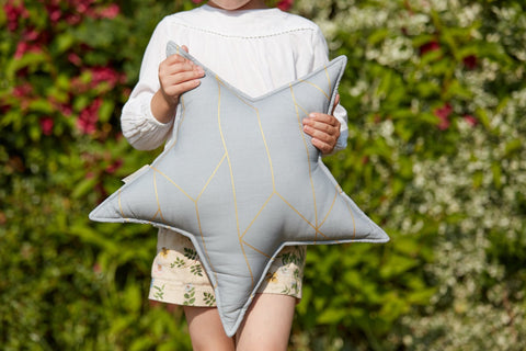 Oreiller étoile lignes dorées sur gris