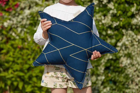 Oreiller étoile lignes dorées sur bleu foncé