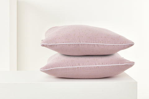 Housse de coussin mousseline pois dorés sur rose