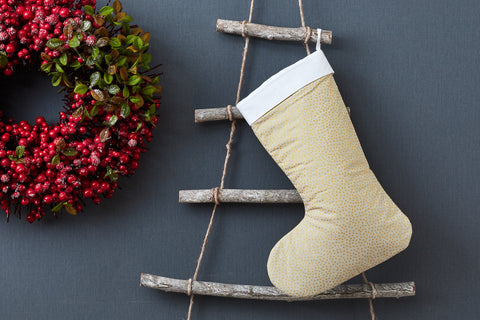 Chaussette de Noël pois dorés irréguliers sur vert olive