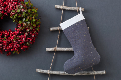 Chaussette de Noël mousseline pois dorés sur gris