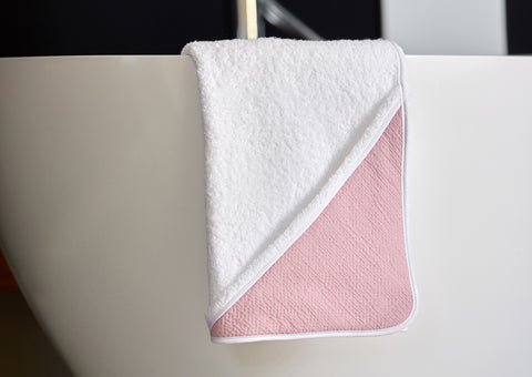 Serviette à capuche double crêpe rose