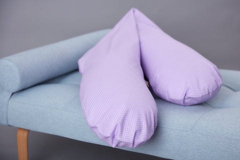 coussin d'allaitement de qualité pois blancs sur violet