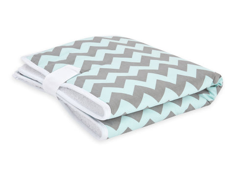 Matelas à langer de voyage Chevron gris clair et menthe