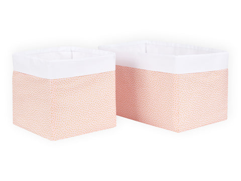 Tasse d'or à pois irréguliers sur rose